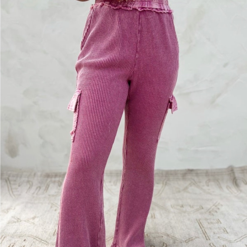 Lelis cargo pants size XS, can fit up to size 4 maybe a 6, they run big